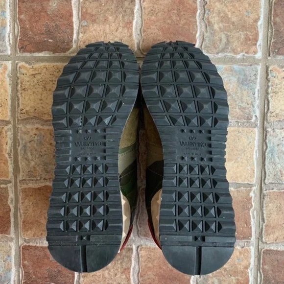 Valentino Garavani Low-Top Sneakers - Picture 8 of 11